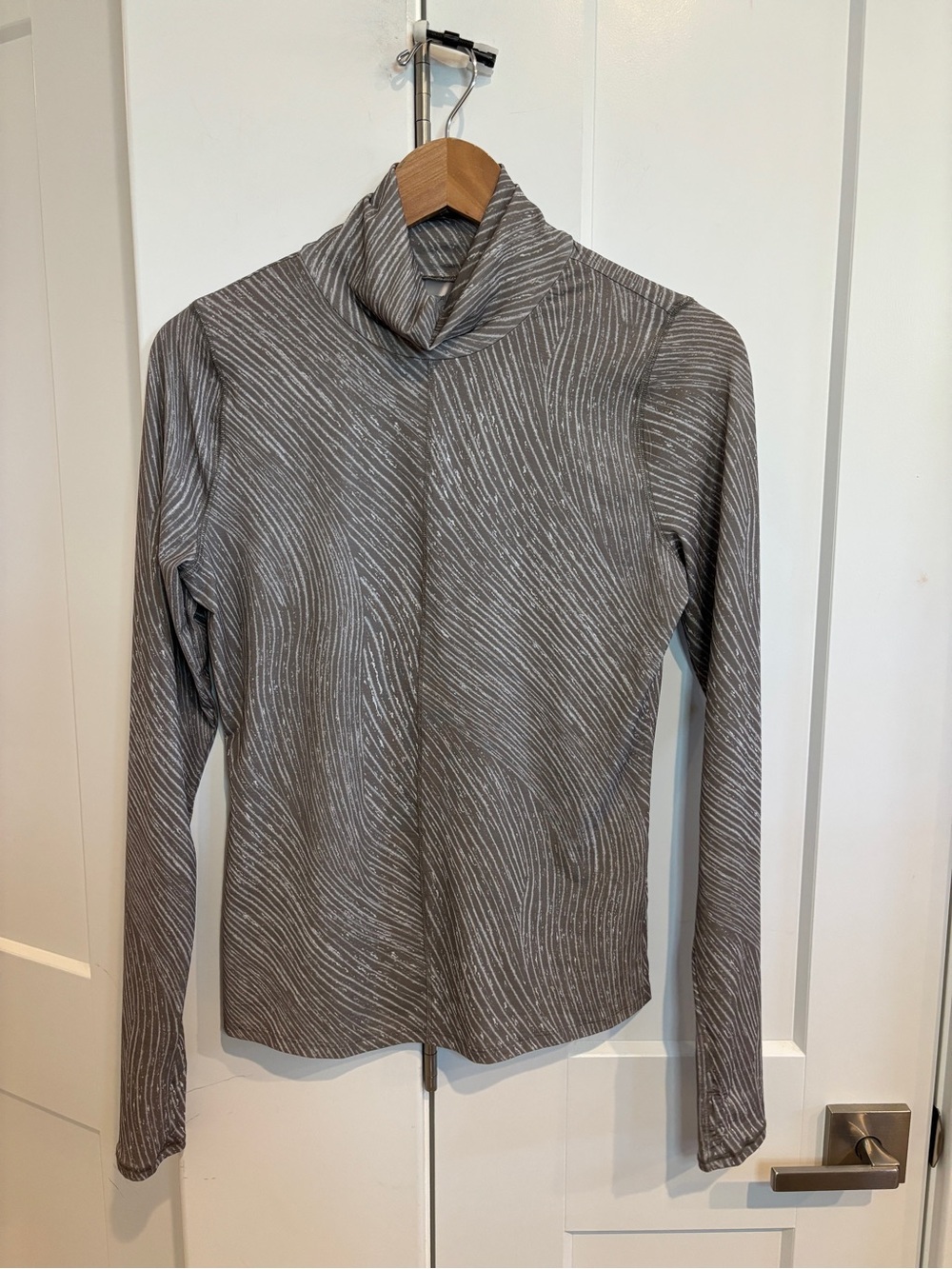 CALIA by Carrie Underwood Gray Striated Long Sleeve Mock neck Top. Size M
